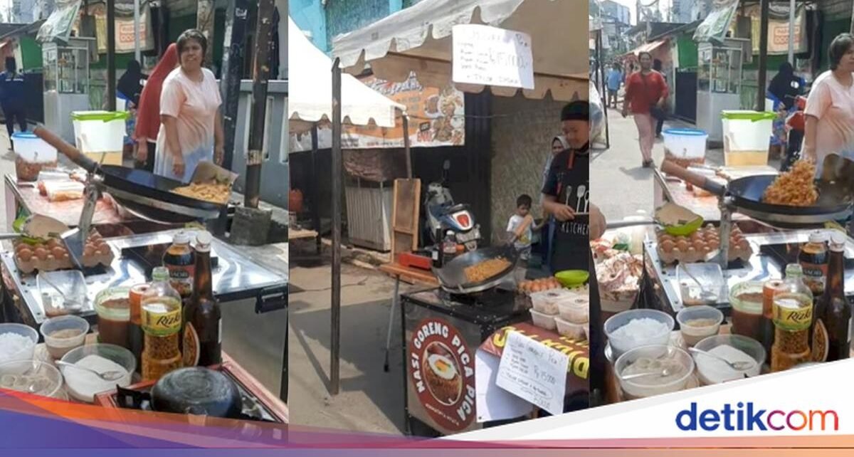 Auto Viral! Penjual Nasi Goreng Masak Pakai Robot di Depan Pembeli