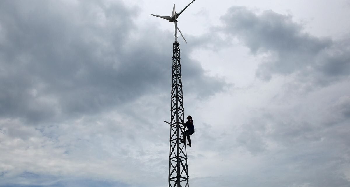 Pemerintah Targetkan 42,1 GW Tambahan Listrik 2025-2034 dari EBT