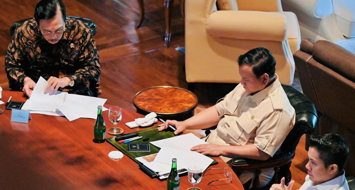 Luhut Sebut Prabowo Siapkan Keppres Bereskan Utang Kereta Cepat