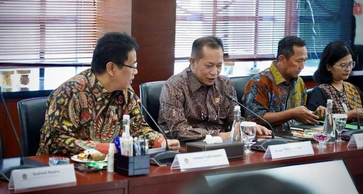 Menkop Hadiri Pertemuan Mendadak dengan Menkeu dan COO Danantara