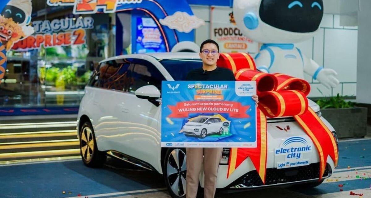Electronic City Serahkan Hadiah Utama Program Spectacular Surprise