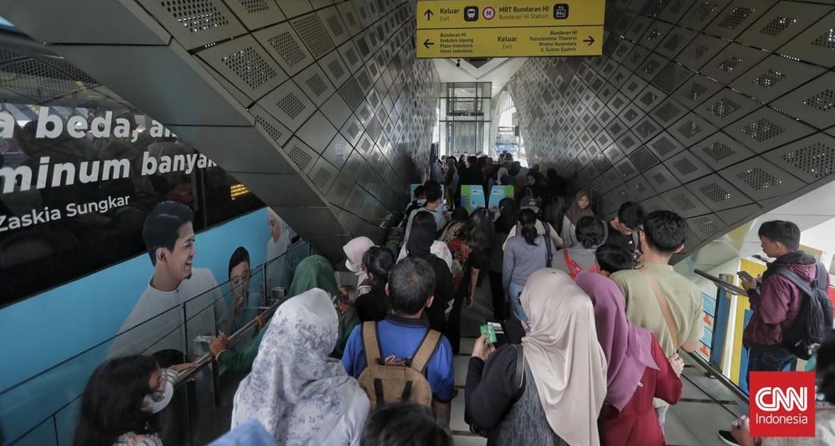 Viral Penumpang Jalan Kaki di Lintasan LRT, KAI Buka Suara