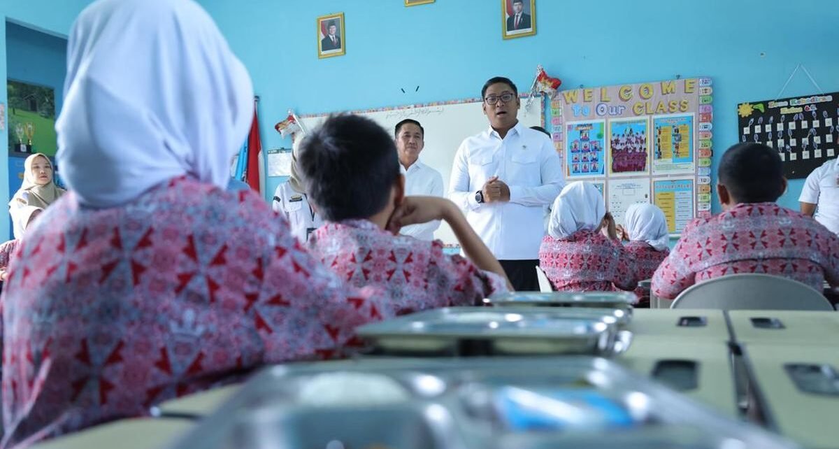 Wamentan Paparkan Misi Rahasia MBG saat Kunjungi SDN 238 Palembang