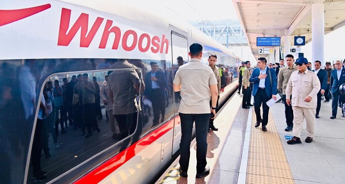 Prabowo Minta Purbaya dan Danantara Bereskan Utang Kereta Cepat Whoosh