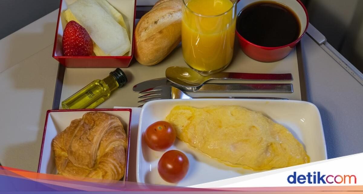 Tersedak Saat Makan di Pesawat, Penumpang Qatar Airways Ini Berakhir Tewas