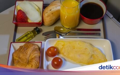 Tersedak Saat Makan di Pesawat, Penumpang Qatar Airways Ini Berakhir Tewas