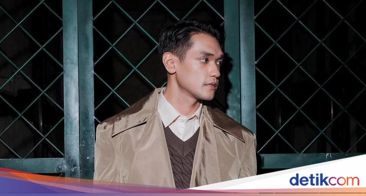 Seru! Pose Afgan Ketika Ngopi Santai hingga Nikmati BBQ Korea