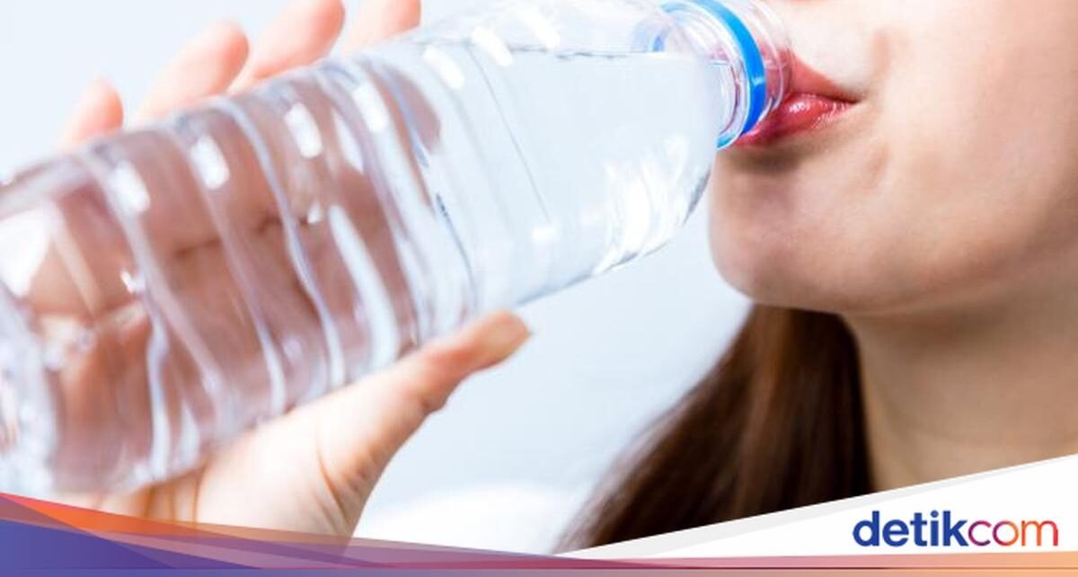 Minum Air Kemasan Disebut Berbahaya untuk Kesehatan, Kok Bisa?