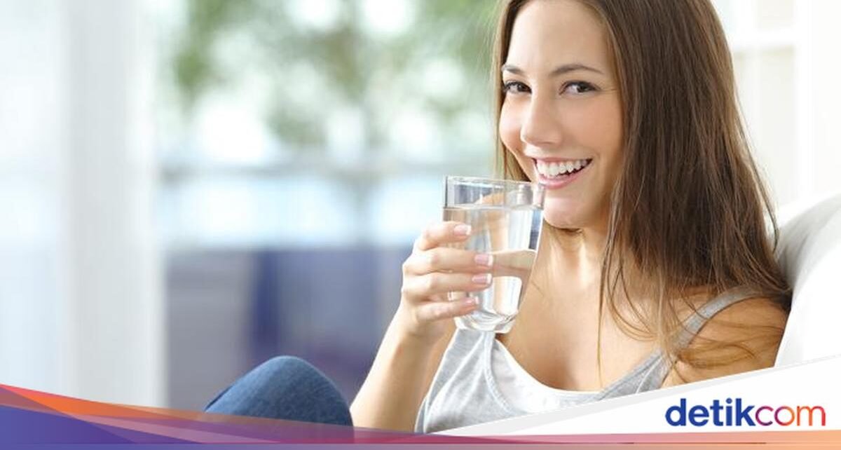 Minum Banyak Air Putih Bisa Bikin Kurus, Mitos atau Fakta?