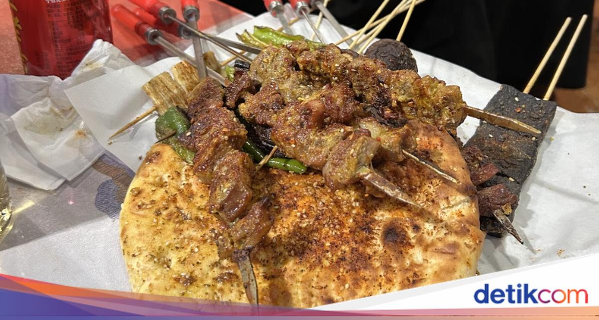 BBQ Xinjiang Wuhu, Sate Daging Raksasa yang Nikmat dan Wajib Dicoba!