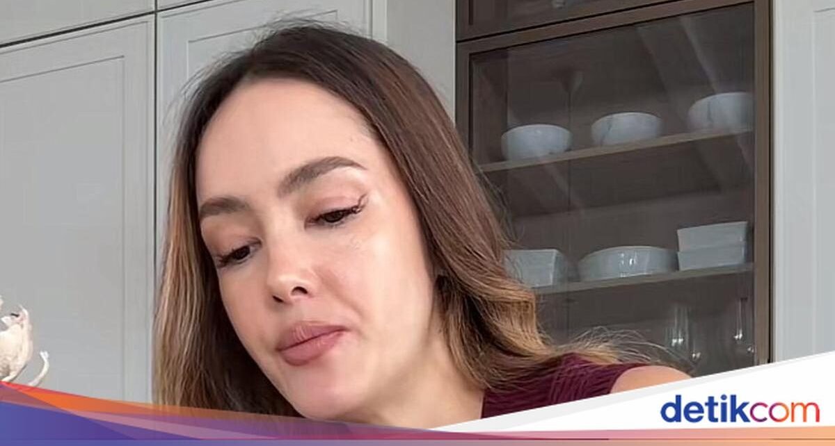 Cathy Sharon Nikmat Makan Nasi Padang, Netizen: Berasa Ilegal Lihatnya