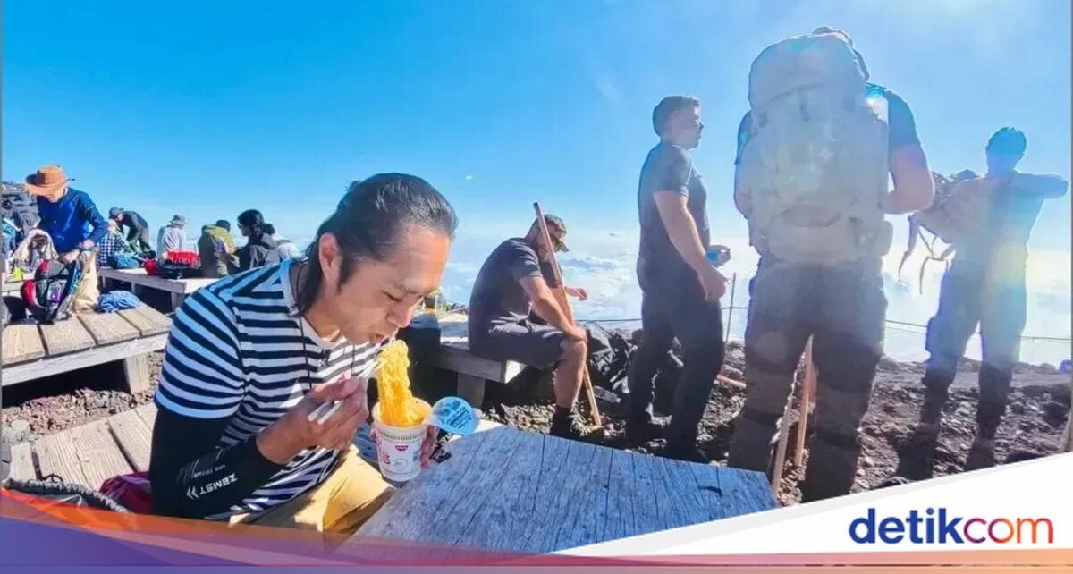 Sensasi Makan Mie Instan Cup Mahal di Gunung Fuji, Segini Harganya!