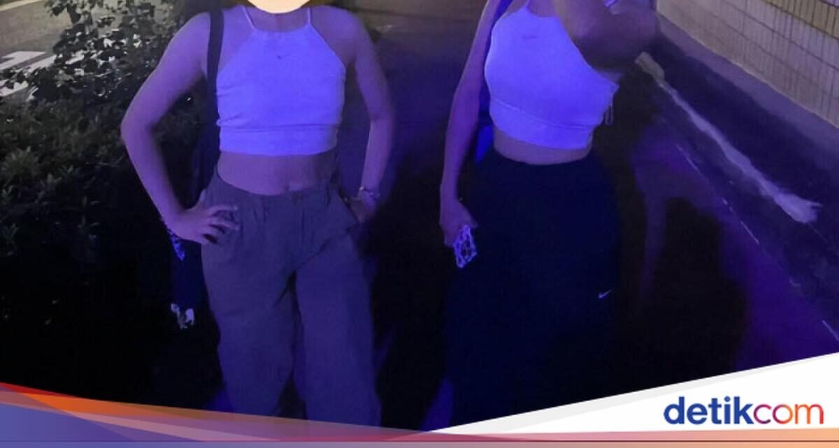 Sedang Asyik Makan, Turis China Diusir dari Restoran karena Pakaian Terbuka