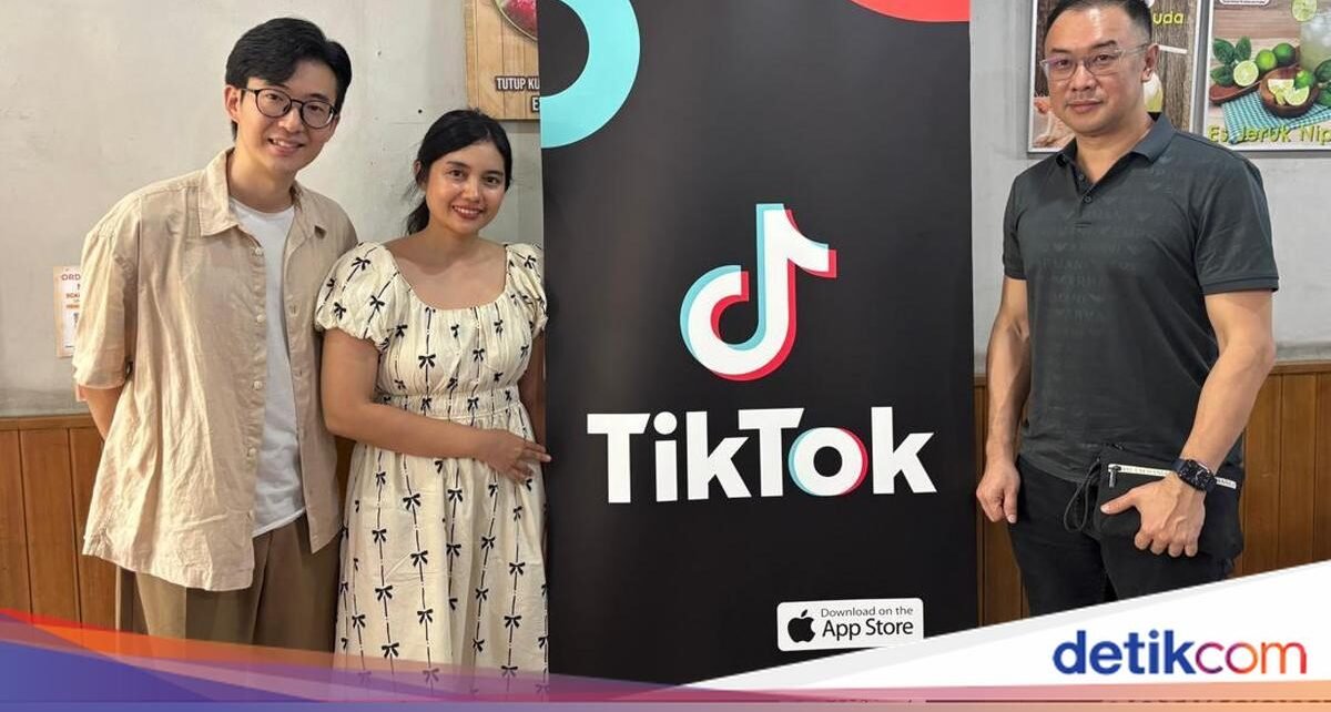Food Vlogger Kim dan Dea Sajikan Bakso Keju Spesial di Gerai Legendaris