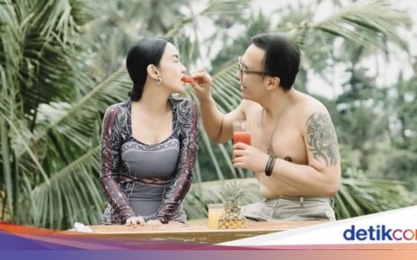 Intip Keseruan Ari Lasso Makan di Restoran bersama Anak-Anaknya
