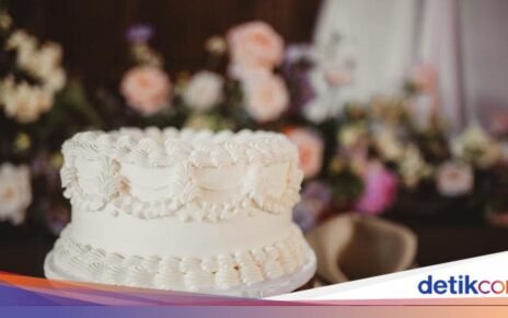 Tak Sekadar Seremoni, Ini 4 Makna Tabur Gula di Kue Pernikahan