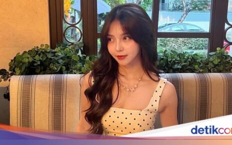 Seru! Meyden Cicip 'Cheese Coin' dan Cimol Kuah Keju