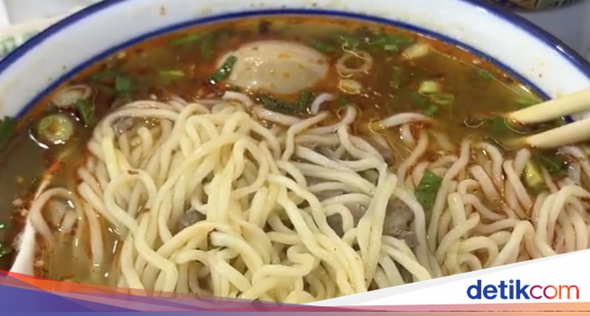 Nyobain Mie Tarik Wuhu, Porsi Besar Bikin Kenyang Seharian!