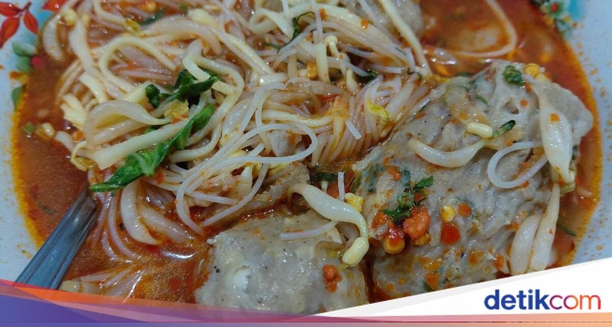 Bikin Ngiler! Racikan 'Misdaseum' Baso Mang Imu Sejak 1970