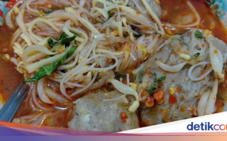 Bikin Ngiler! Racikan 'Misdaseum' Baso Mang Imu Sejak 1970