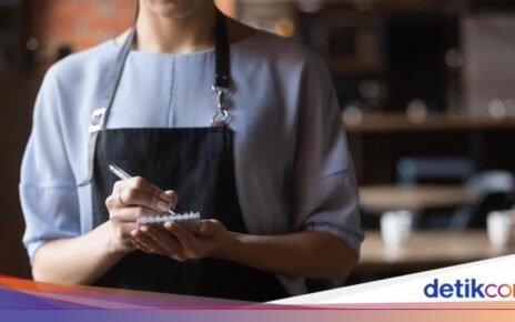 Viral! Pelayan Restoran Nangis Usai Disuruh Bayar Tagihan Pelanggan
