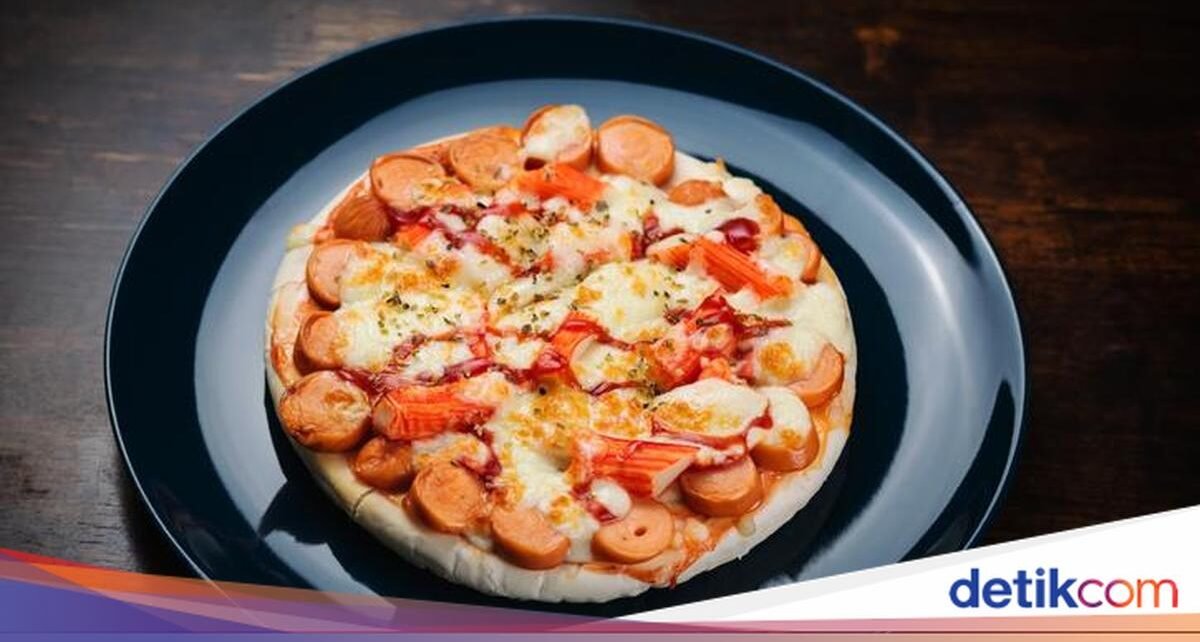 Resep Pizza Sosis dan Crabstick Praktis Pakai Teflon