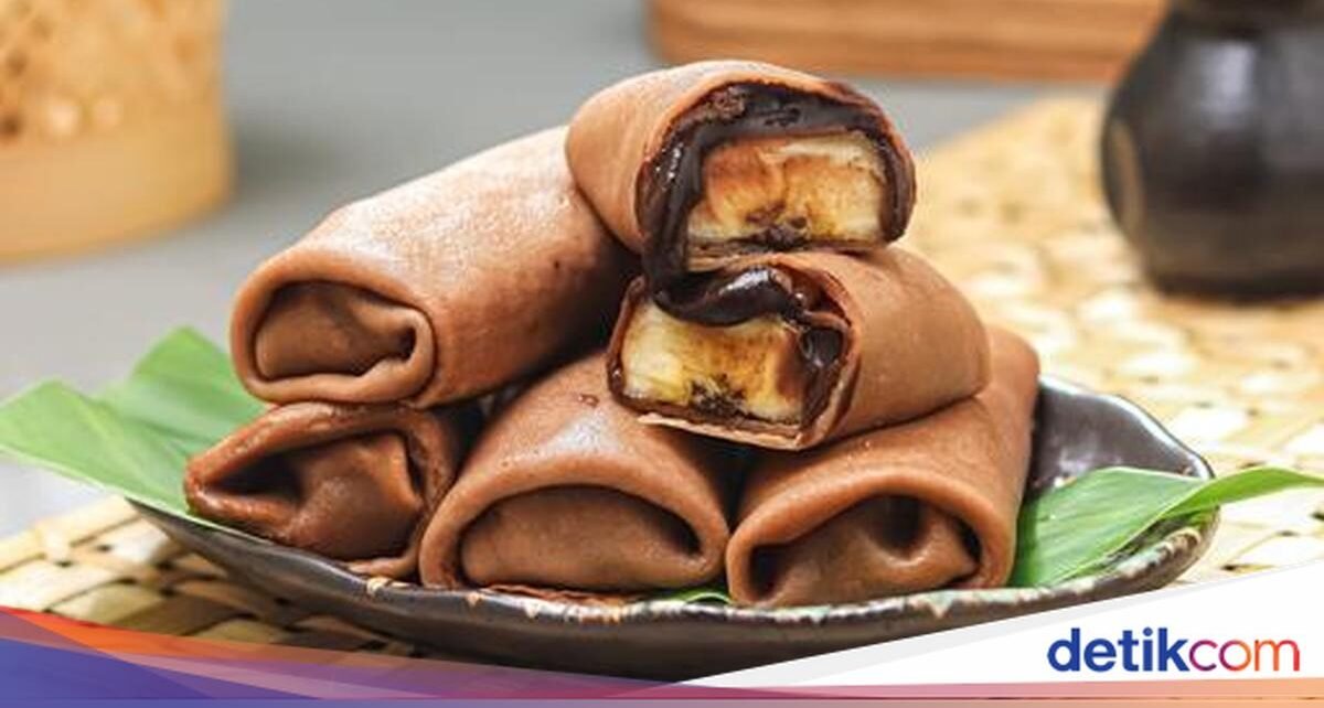 Resep Dadar Gulung Isi Pisang Cokelat yang Enak Buat Ngemil