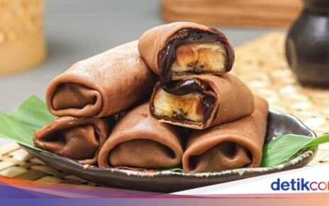 Resep Dadar Gulung Isi Pisang Cokelat yang Enak Buat Ngemil