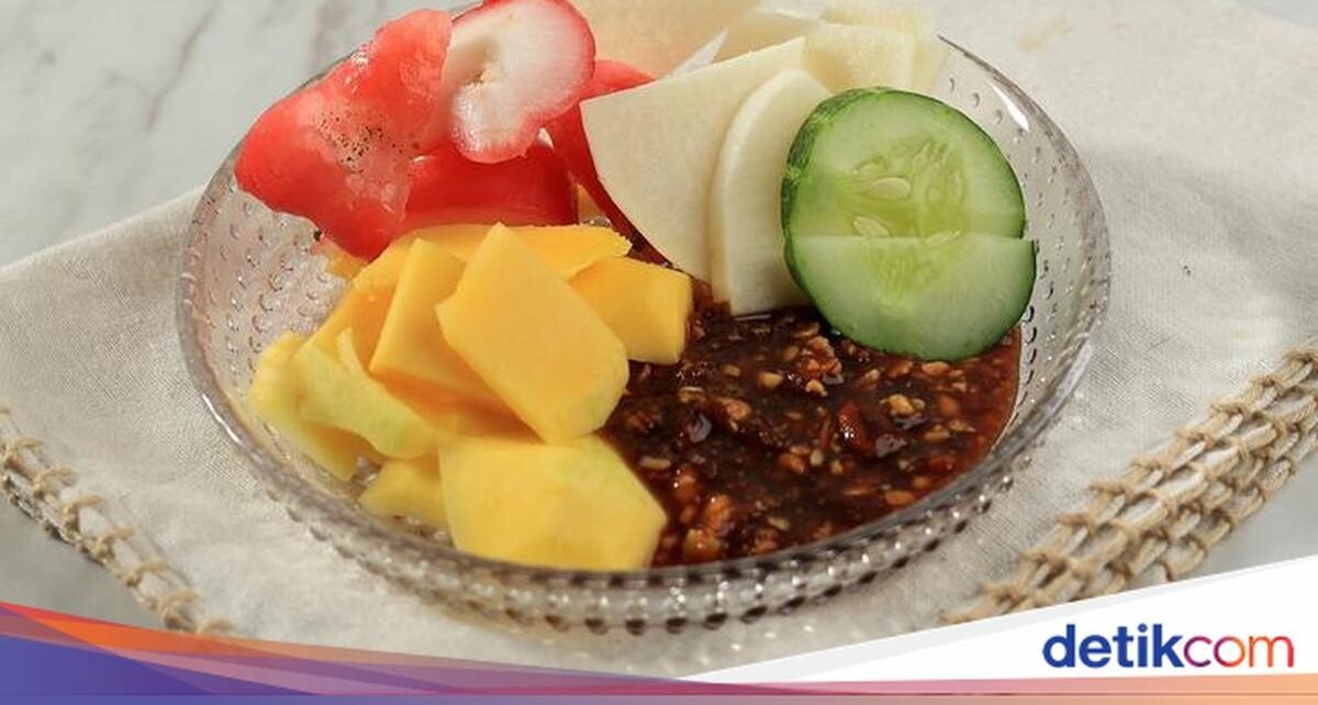 Resep Rujak Buah Sambal Lotis yang Pedasnya Bikin Melek
