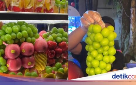 Viral Rujak Kaki Lima Isi Anggur Muscat, Berapa Harganya?