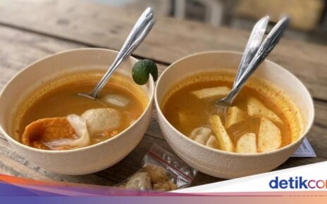 Spesial! Makan Seblak Enak dengan 'View' Danau dan Pilihan 50 Topping