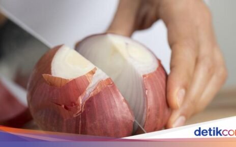 Cara Potong Bawang Bombay Tanpa Nangis ala Chef, Ini 4 Rahasianya!