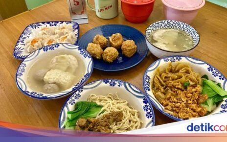 10 Ayam Goreng Legendaris Nikmat hingga Rekomendasi Bakmi Kekinian
