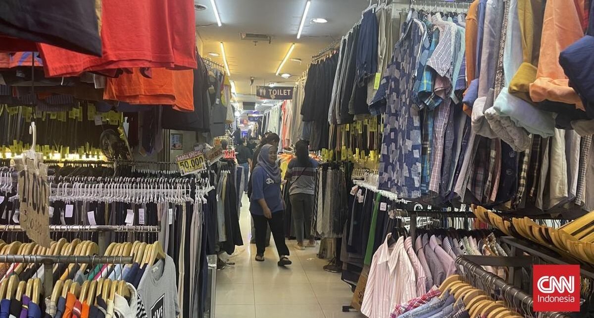 Respons Pedagang Thrifting Senen usai Diminta Jualan Produk Lokal