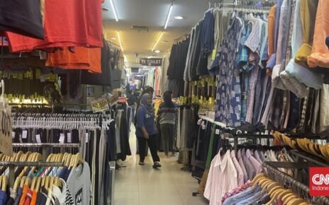 Respons Pedagang Thrifting Senen usai Diminta Jualan Produk Lokal