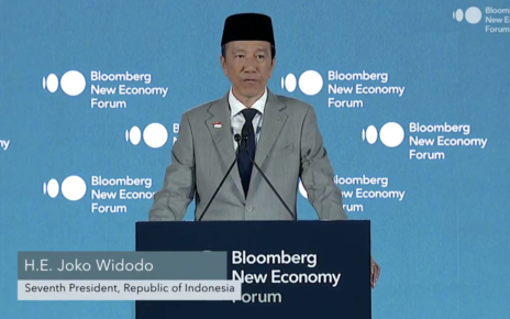Jokowi Pamer Warisan Infrastruktur di Forum Bloomberg Singapura