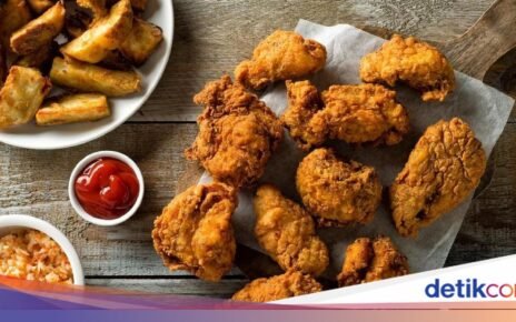 Contek Yuk! 5 Tips Bikin Ayam Goreng Crispy dan Wangi ala Chef Yongki