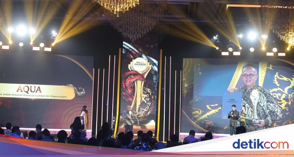 AQUA Raih Penghargaan Produk AMDK Pelestari Kawasan Sumber Air Pegunungan
