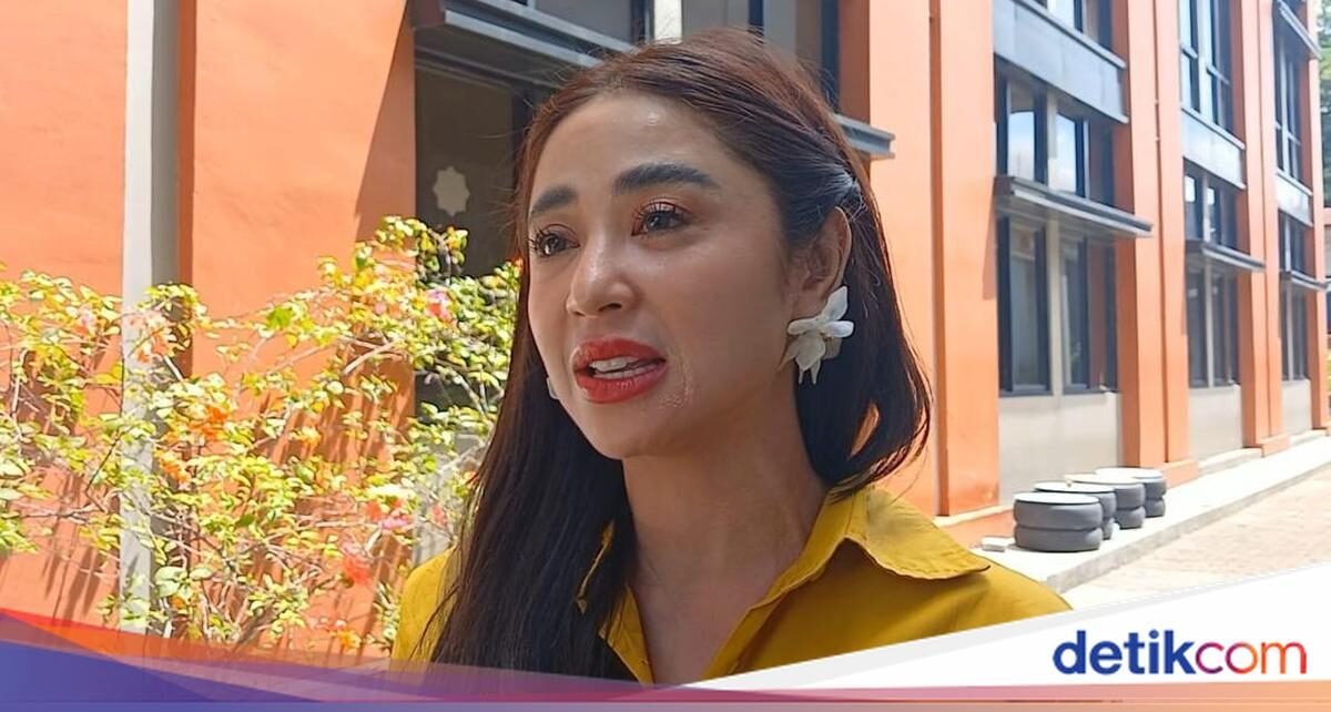 Ketika Dewi Perssik Cari Makanan Halal di Jepang hingga Cicip Durian Jember