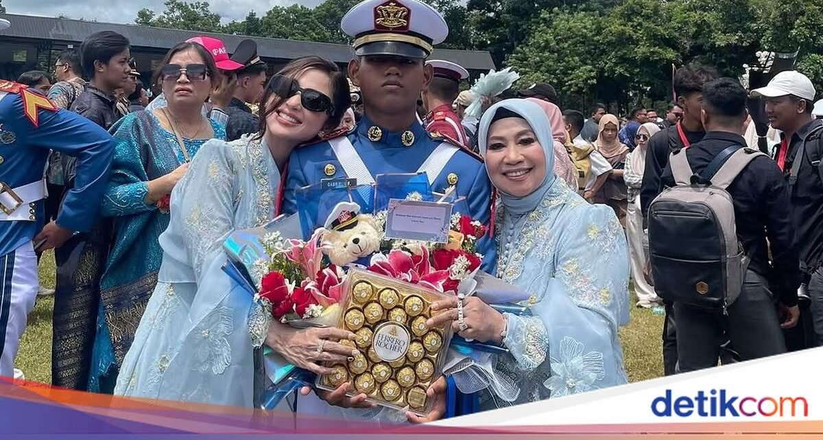 Serunya Dewi Perssik Kulineran Cicip Gudeg dan Jajan Bakso