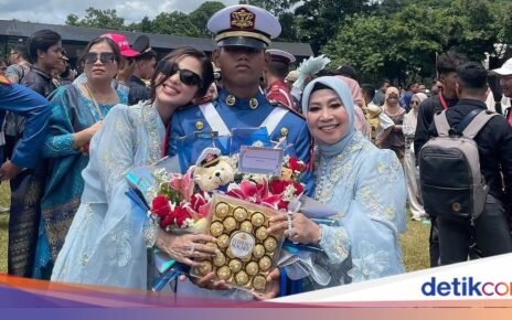 Serunya Dewi Perssik Kulineran Cicip Gudeg dan Jajan Bakso