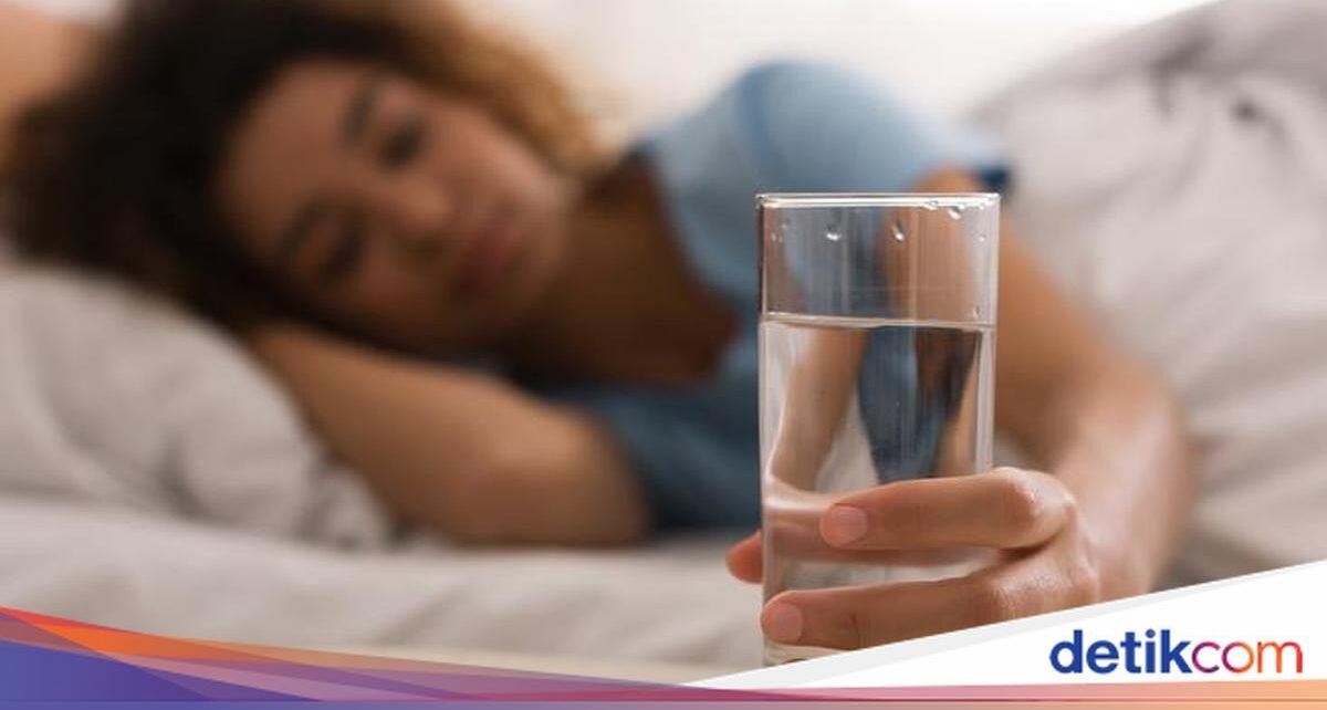 Begini Efek Minum Air Dingin dan Hangat di Pagi Hari, Mana Lebih Sehat?