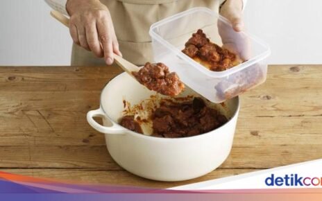 Tolak Makanan Sisa dari Ibu Pacar, Pria Ini Bikin Acara Keluarga Canggung!