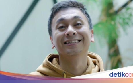 5 Tempat Makan Favorit Raditya Dika, dari Kelas Bintang 5 hingga Kaki 5!