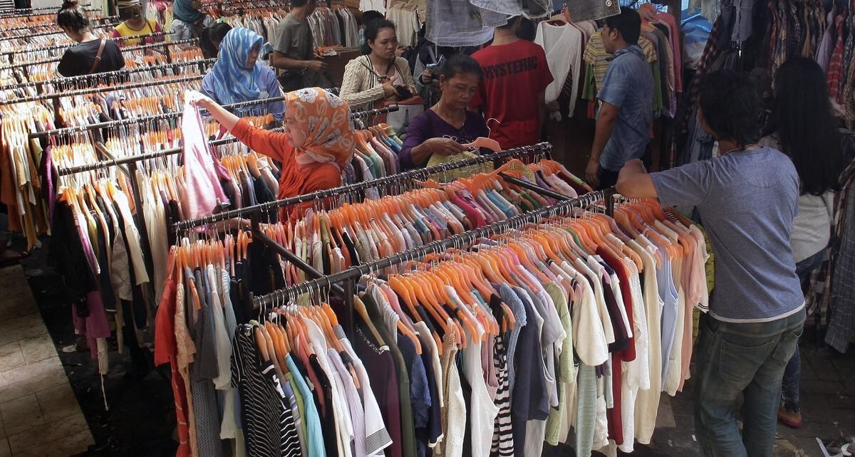 Baju Impor Bekas Banjiri RI 3.600 Ton Sepanjang 2024