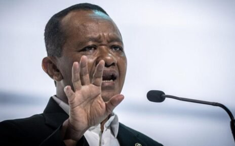 Di Depan Korban Banjir, Bahlil Janji Sikat Pengusaha Tambang 'Nakal'