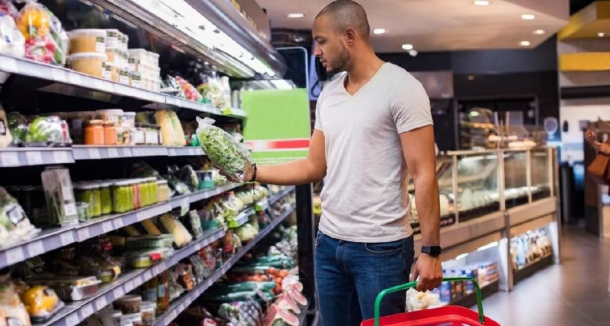 Konsumen RI Makin Hati-hati Belanja