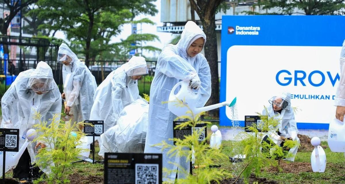 BRI Gelar Aksi Tanam Pohon, Ajak Warga Bandung Peduli Lingkungan