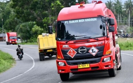 AMT Pertamina Tetap Salurkan BBM di Tengah Tantangan Banjir & Longsor