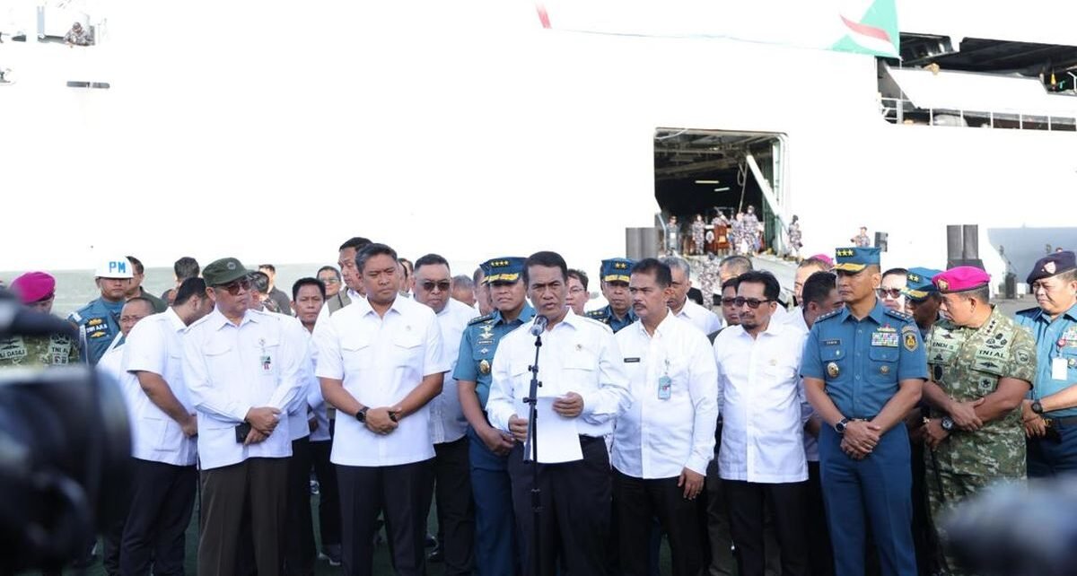 Mentan-Kasal Lepas Bantuan Bencana Sumatra Ketiga dengan KRI Makassar